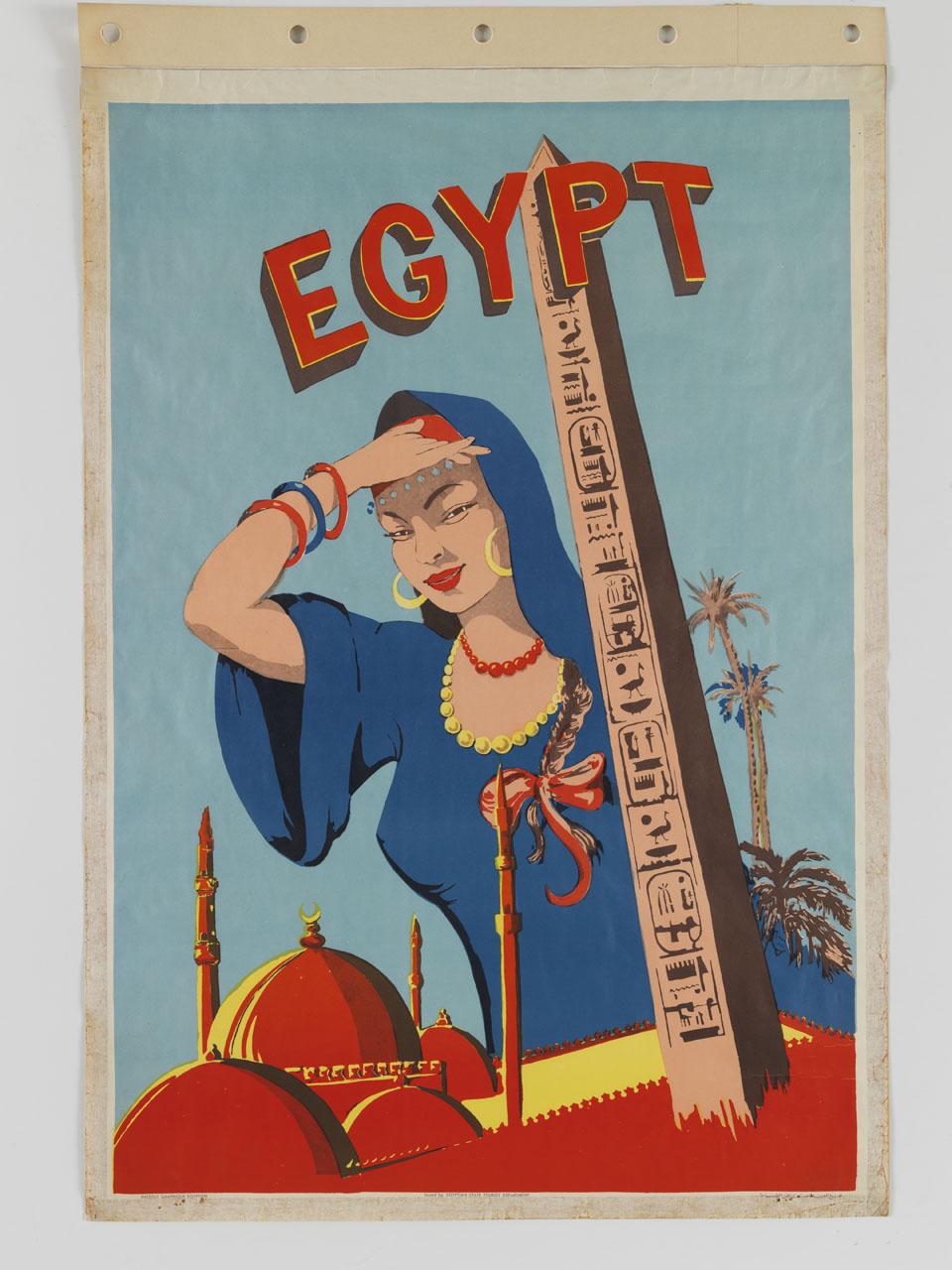 donna egiziana saluta portando la mano alla fronte dietro a un obelisco e alla moschea di Muhammad Ali del Cairo (manifesto) - ambito egiziano (sec. XX)