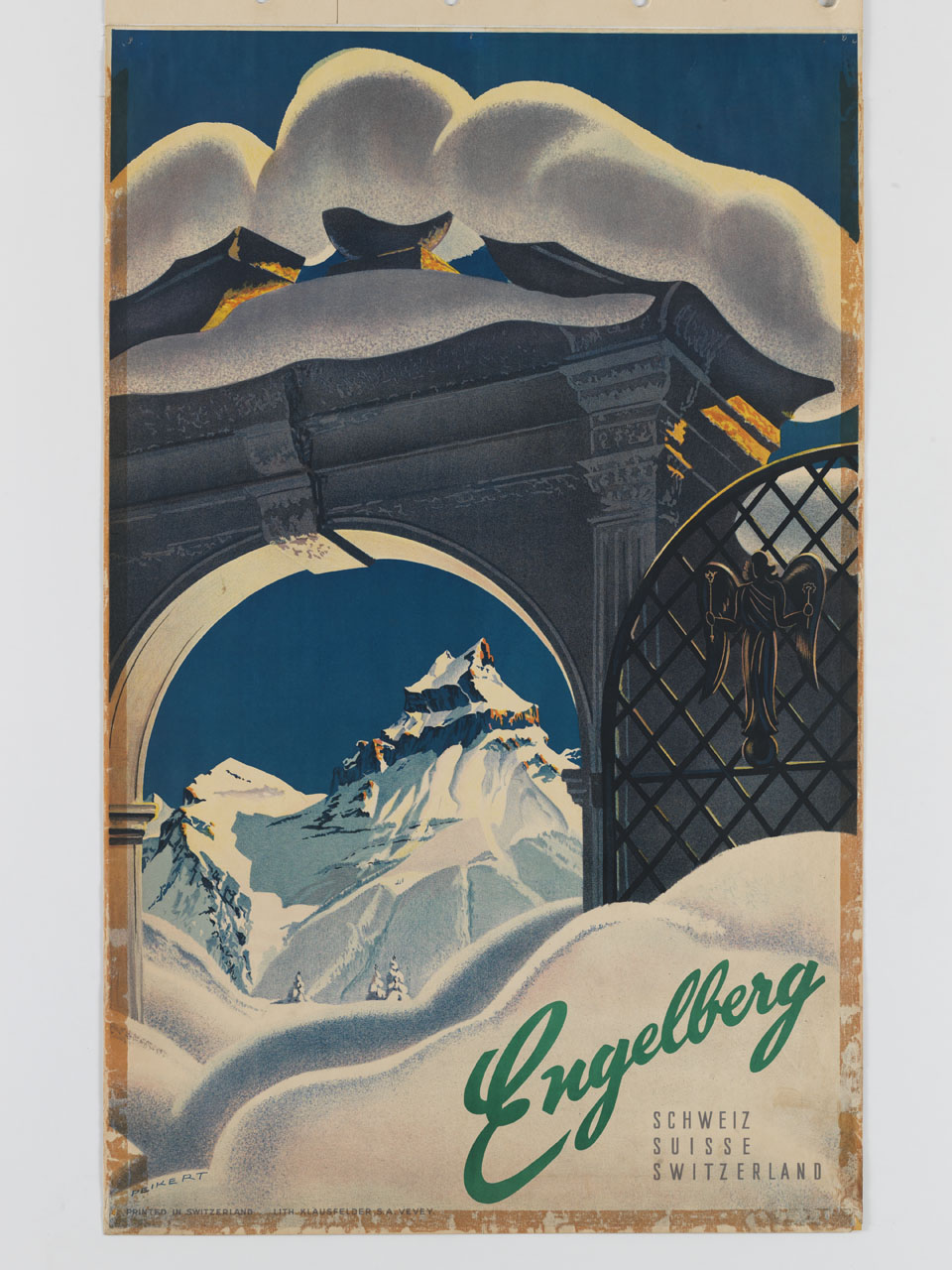 portale con timpano ricoperto di neve inquadra la veduta della Hahnen (manifesto) di Peikert Martin (sec. XX)