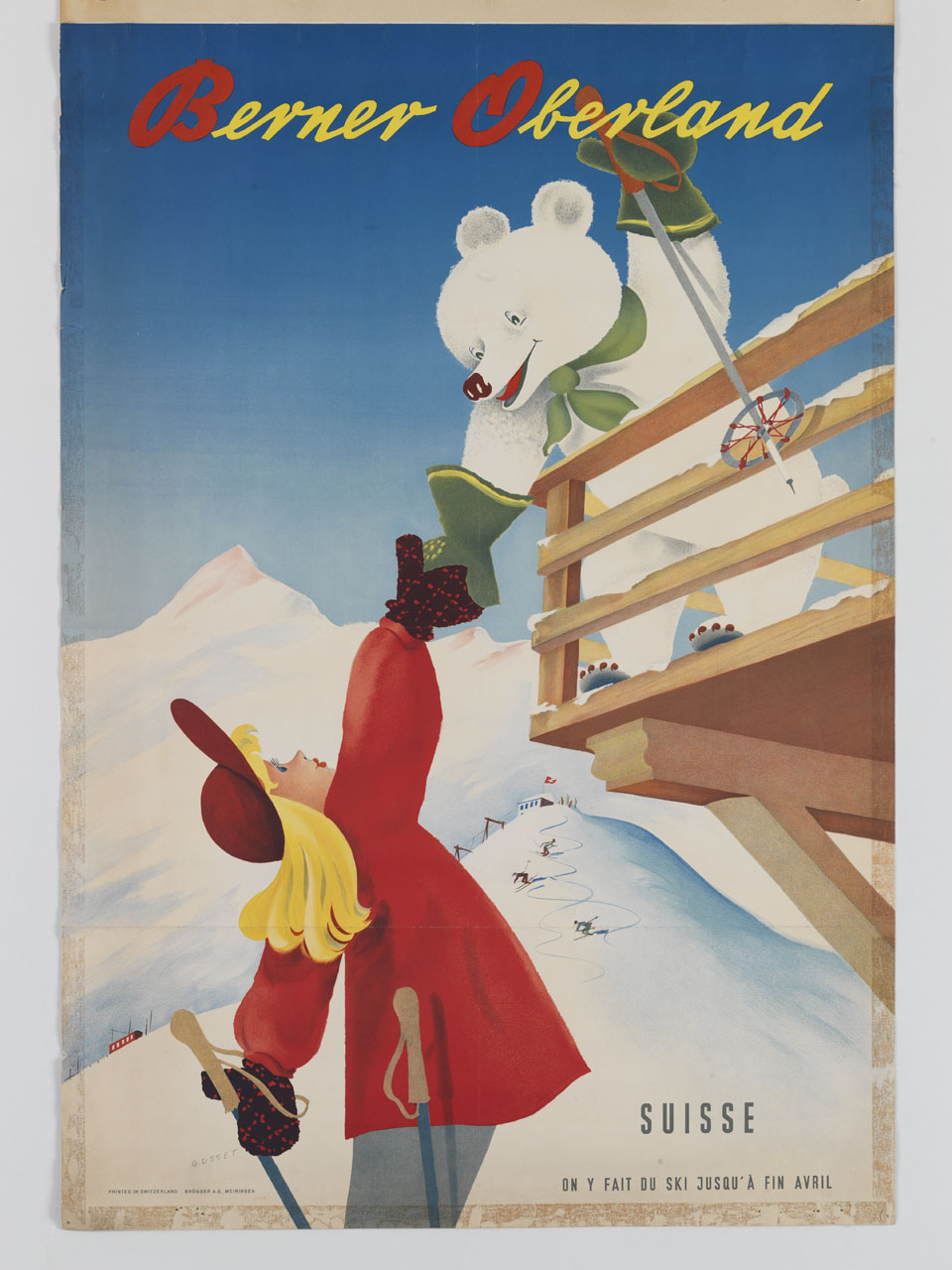 giovane sciatrice stringe la mano a un orso polare in tenuta da sci affacciato dalla terrazza di una baita (manifesto) di Gusset Paul (sec. XX)