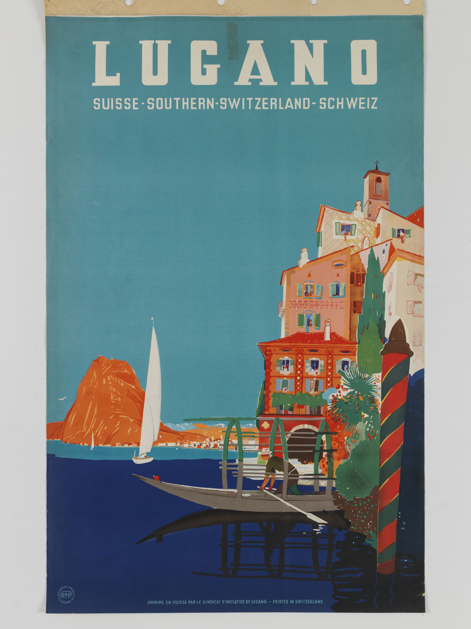 veduta di un lago solcato da barche e circondato da case e promontori (manifesto) - ambito svizzero (sec. XX)