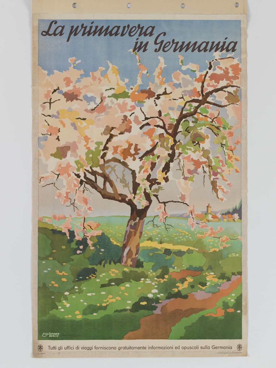 albero di ciliegio in fiore al centro di un prato nei pressi di un villaggio (manifesto) di Glintzer Emmy (sec. XX)
