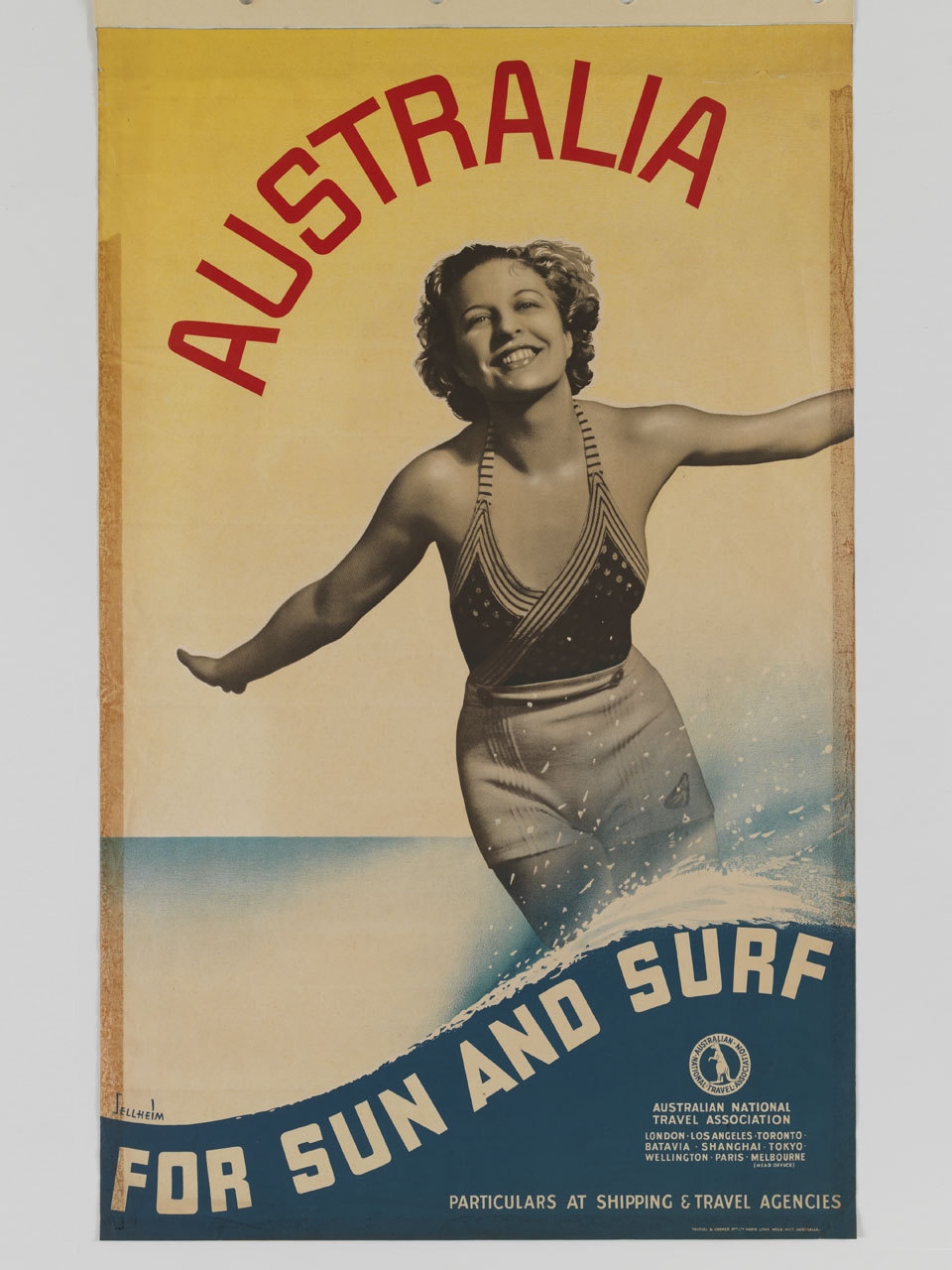 sopra un'onda una donna in costume sorride a braccia aperte (manifesto) di Sellheim, Gert - ambito australiano (sec. XX)