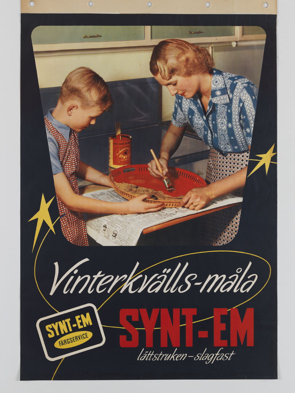 madre e figlio dipingono un vassoio con lo smalto (manifesto) - ambito svedese (sec. XX)