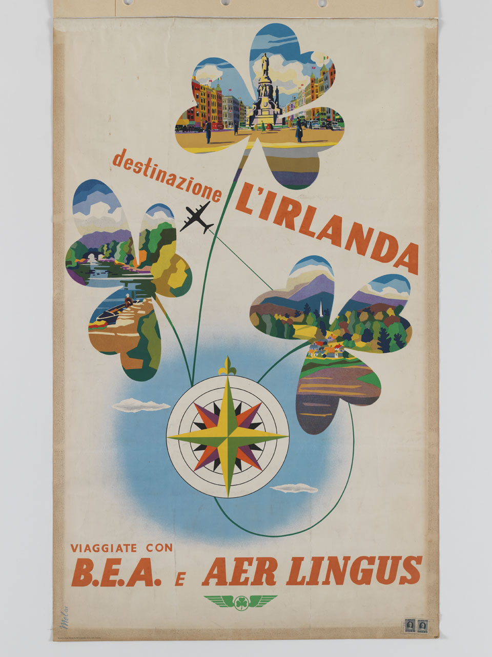bussola da cui parte il volo di un aereo e da cui sbocciano tre trifogli che inquadrano tre paesaggi irlandesi (manifesto) di Melai August detto Guus (sec. XX)