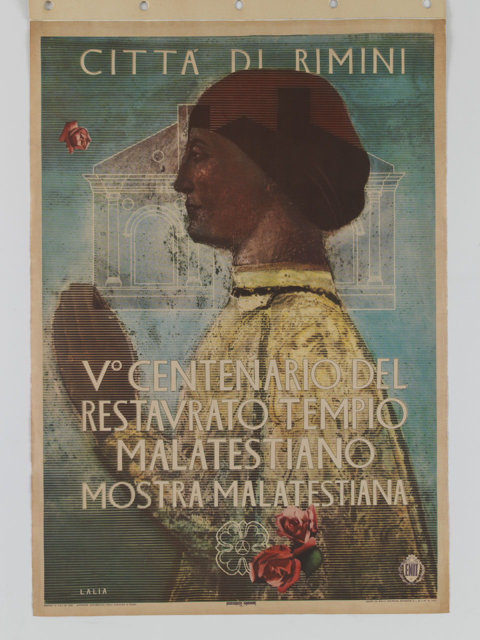 rose e sagoma di Sigismondo Pandolfo Malatesta di Piero della Francesca sovrapposta al disegno della facciata del Tempio Malatestiano (manifesto) di Lalia Alfredo (sec. XX)