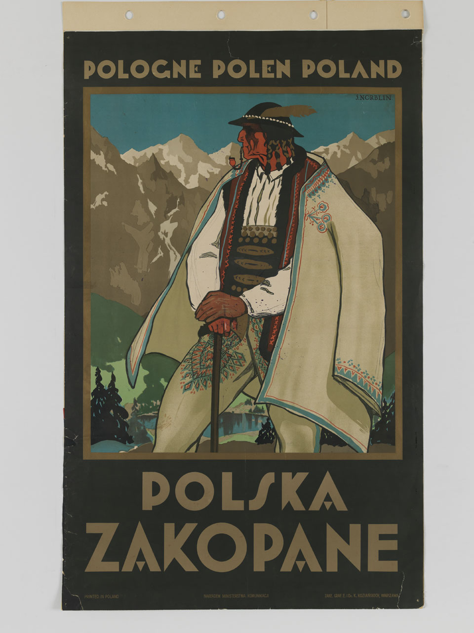 uomo in costume tradizionale con pipa e bastone sullo sfondo dei Monti Tatra (manifesto) di Norblin Stefan (sec. XX)
