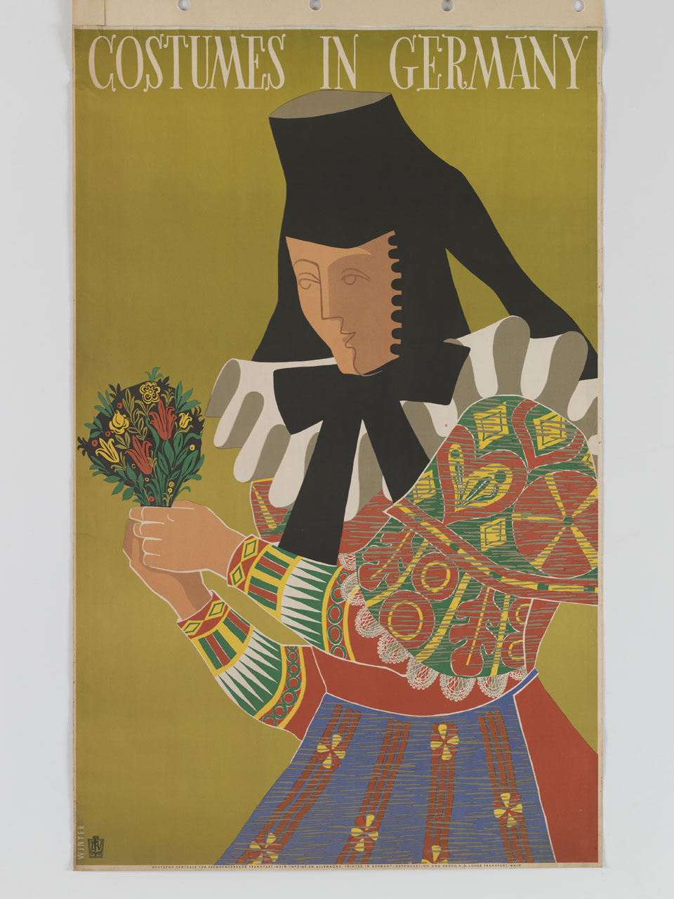 donna in costume tradizionale stringe tra le mani un mazzo di fiori (manifesto) di Winter Dankwart (sec. XX)