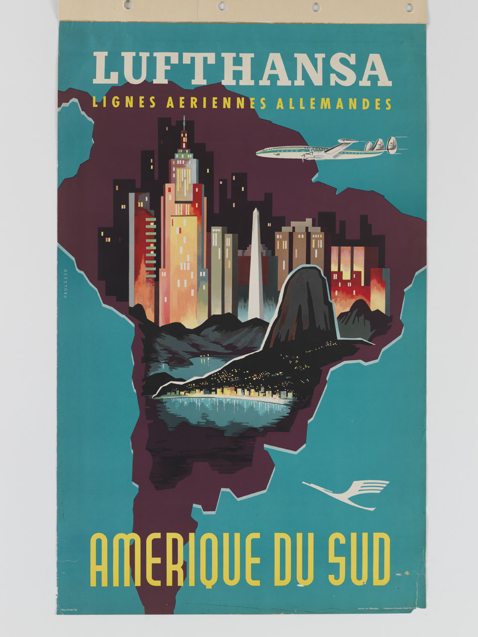 aereo Lufthansa sorvola una veduta notturna di Rio de Janeiro entro la sagoma dell’America del Sud (manifesto) di Paulssen (sec. XX)