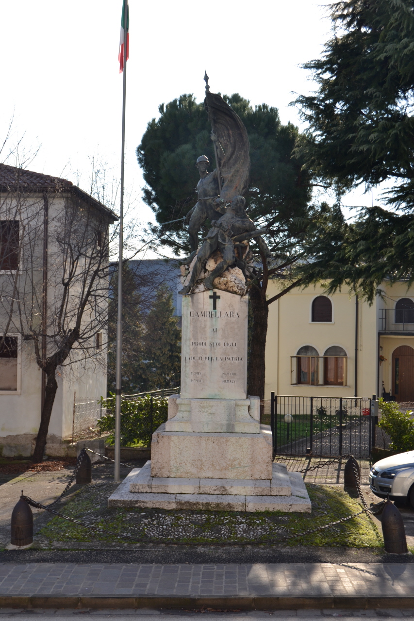 La morte del soldato permette al compagno di raggiungere la vittoria (monumento ai caduti - a cippo) di Caldana Egisto (sec. XX)
