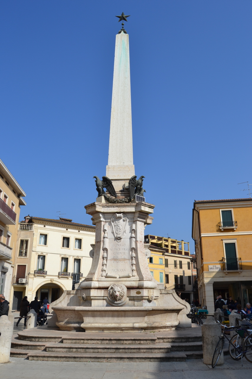 Allegoria della Vittoria come aquila (monumento ai caduti - a fontana) di Fagiuoli Ettore (sec. XX)