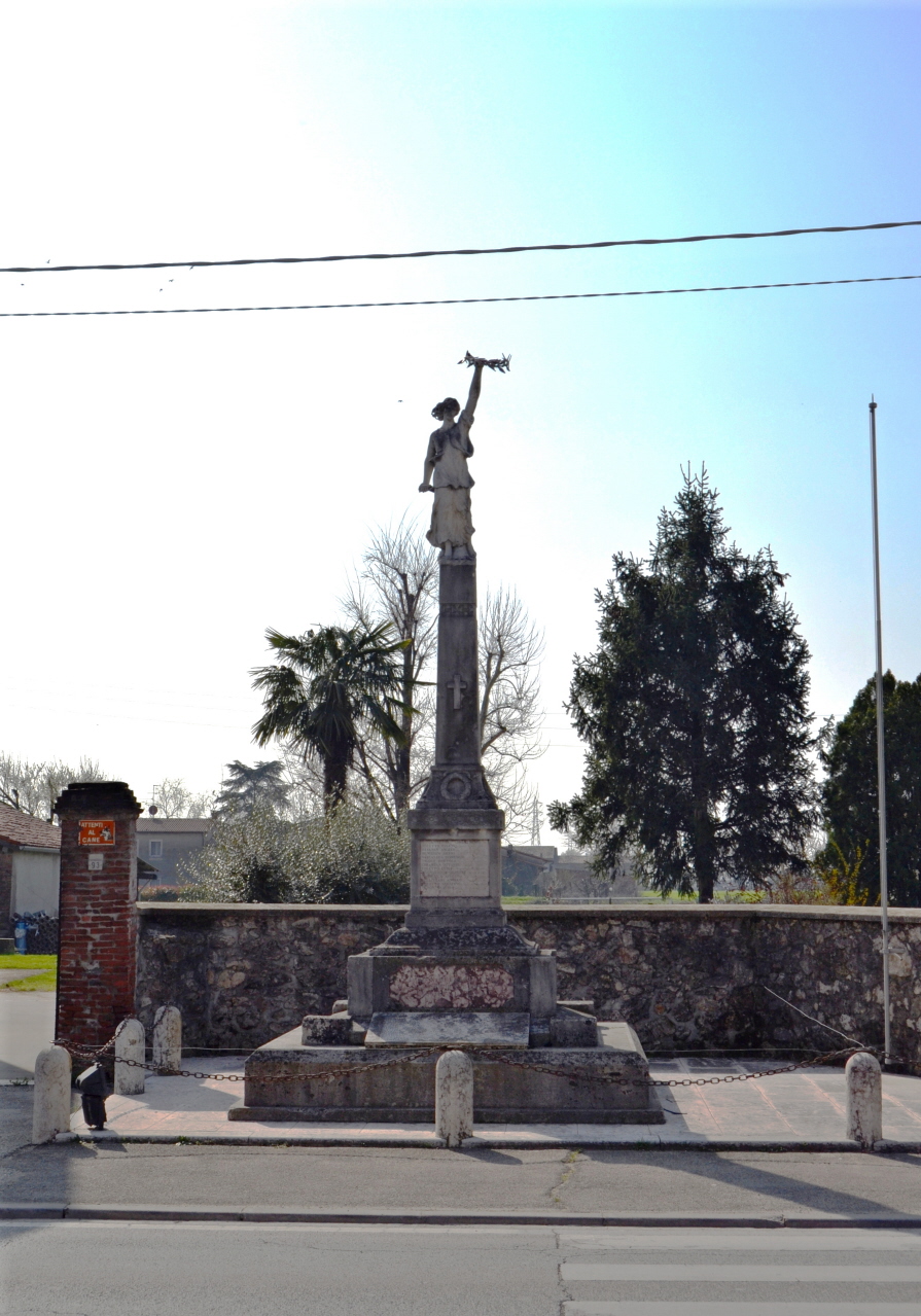 Allegoria della Vittoria come donna vestita all’antica (monumento ai caduti - ad obelisco) - produzione veneta (sec. XX)