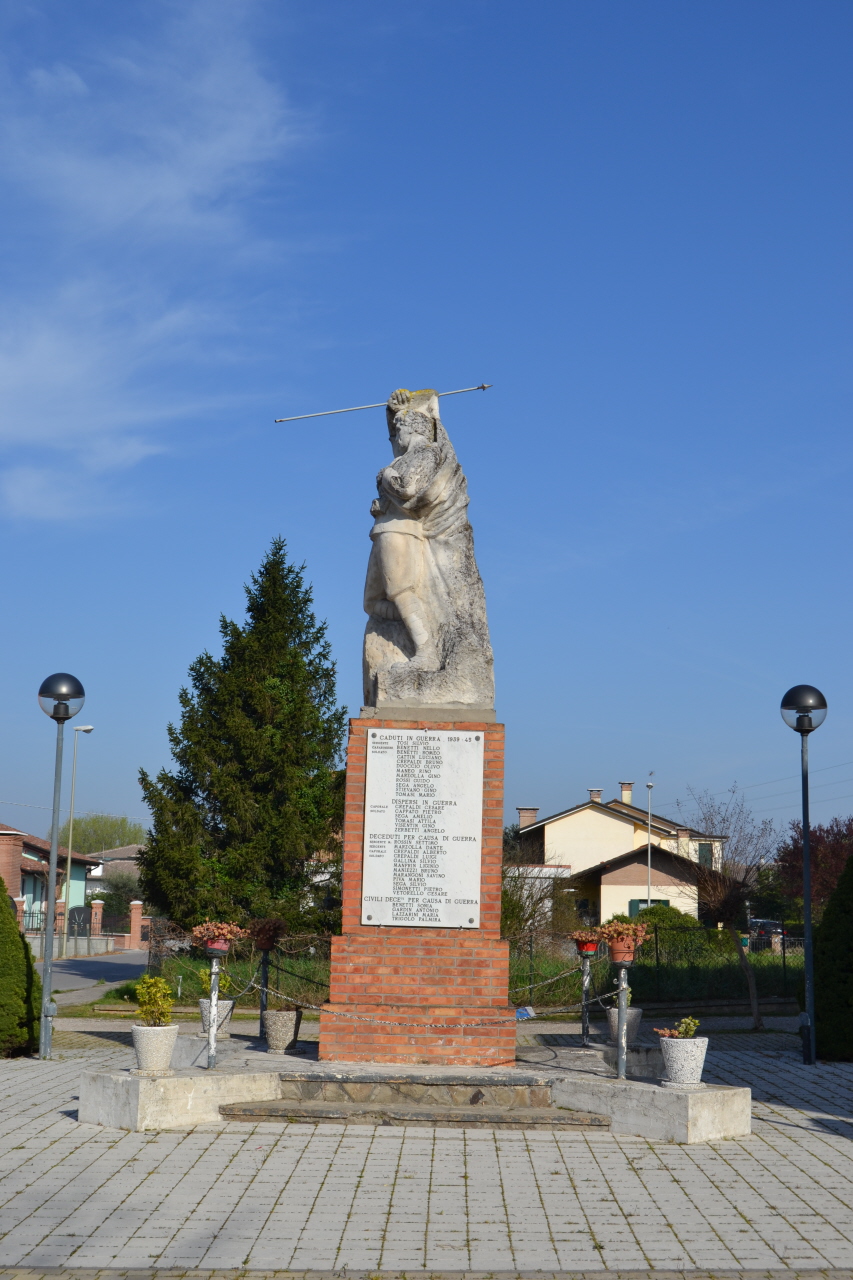Figura di soldato che porta la bandiera (monumento ai caduti - a cippo) di Cremesini Guido (sec. XX)
