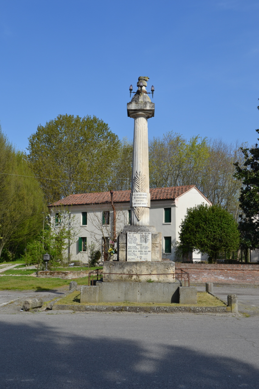 soggetto assente (monumento ai caduti - a colonna) - produzione veneta (sec. XX)