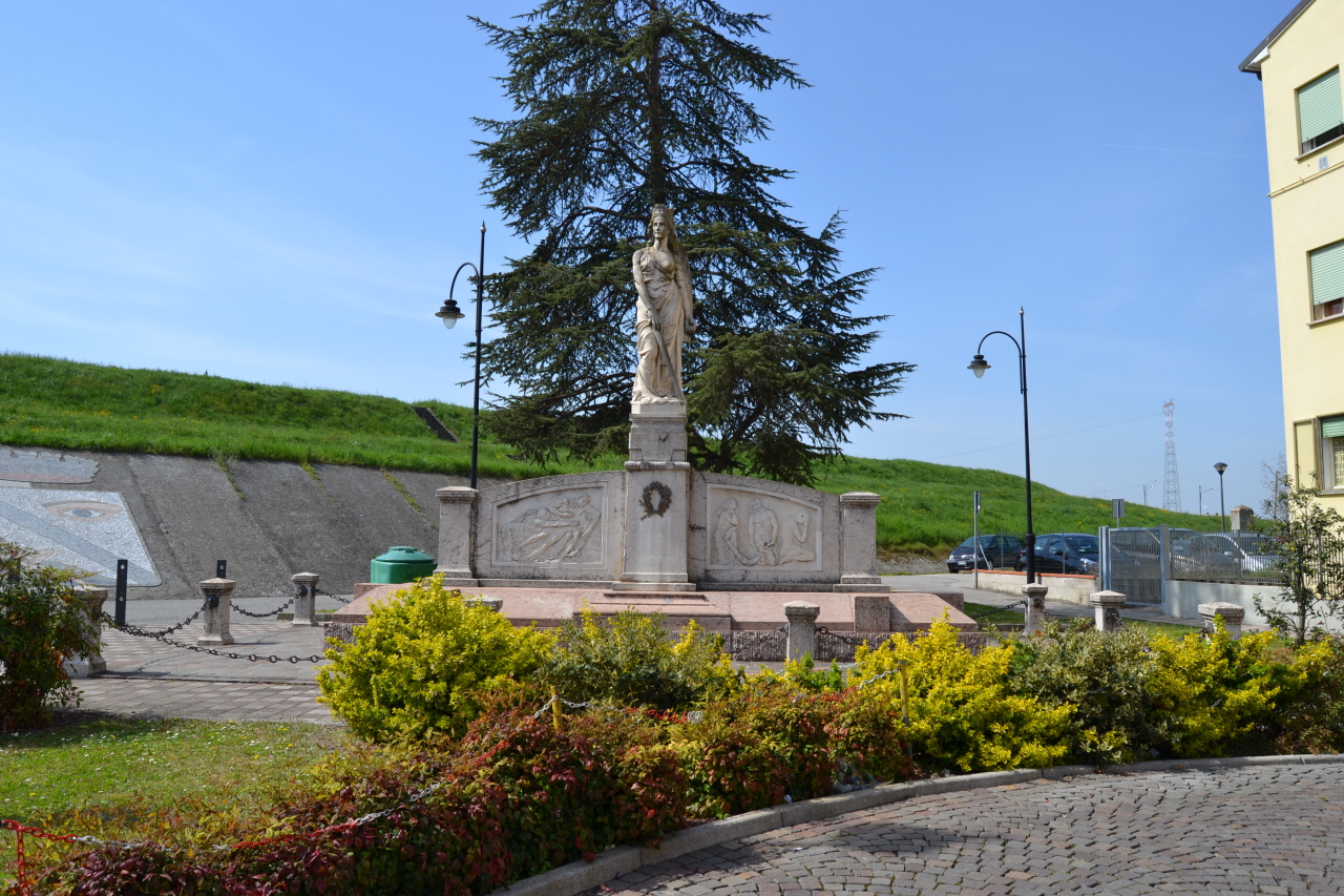 Allegoria della Patria, Allegoria del cordoglio, Allegoria della morte del soldato (monumento ai caduti) di Nordio Giulio (sec. XX)