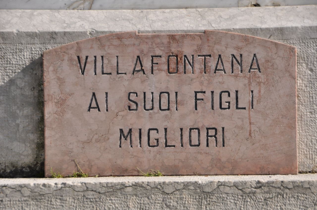 allegoria della Vittoria come aquila, figura di soldato (monumento ai caduti - ad obelisco, opera isolata) di Zago Egisto (prima metà sec. XX, sec. XX)