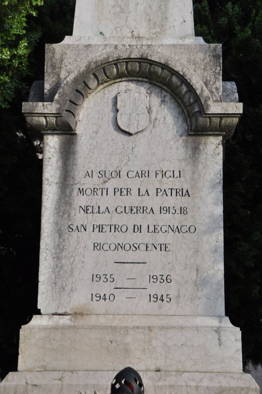 soggetto assente (monumento ai caduti - ad obelisco, opera isolata) di Ferrari Giuseppe (primo quarto sec. XX, sec. XX)
