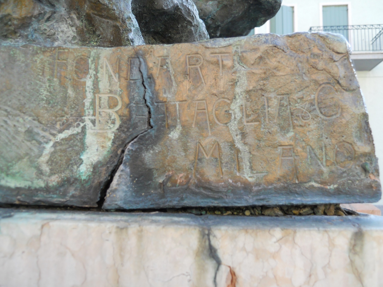 allegoria della Patria (monumento ai caduti - ad ara) di Girelli Egidio, Fonderia artistica Battaglia, Pogliani e Frigerio (sec. XX)