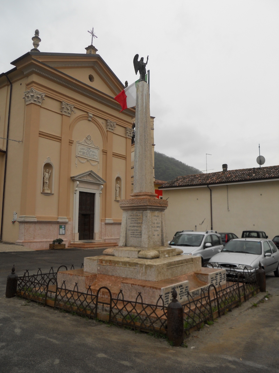 allegoria della Vittoria (monumento ai caduti - ad obelisco) di Lonardi Leone Domenico (sec. XX)