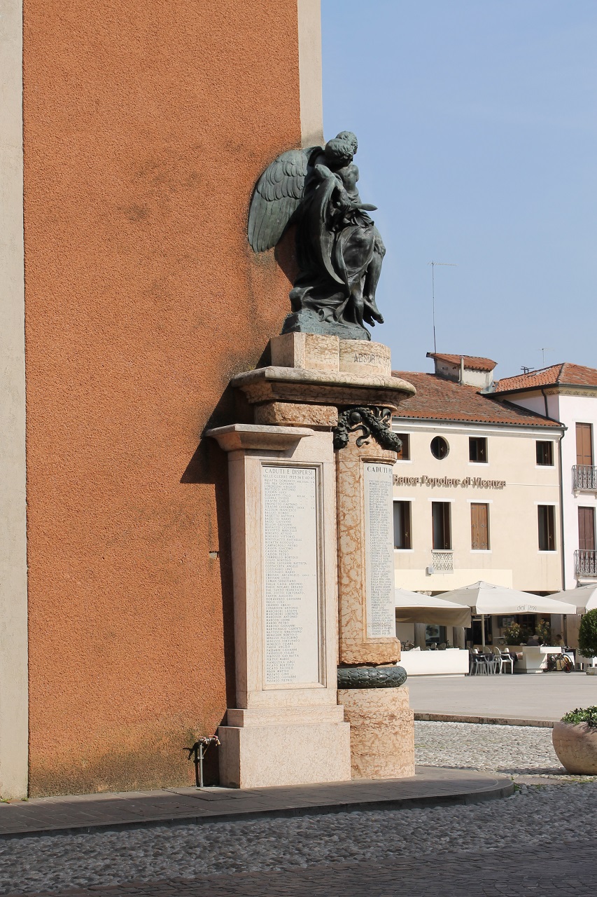 allegoria della morte del soldato (monumento ai caduti - a colonna) di Mistruzzi Aurelio, Industria Marmi Vicentini (sec. XX)