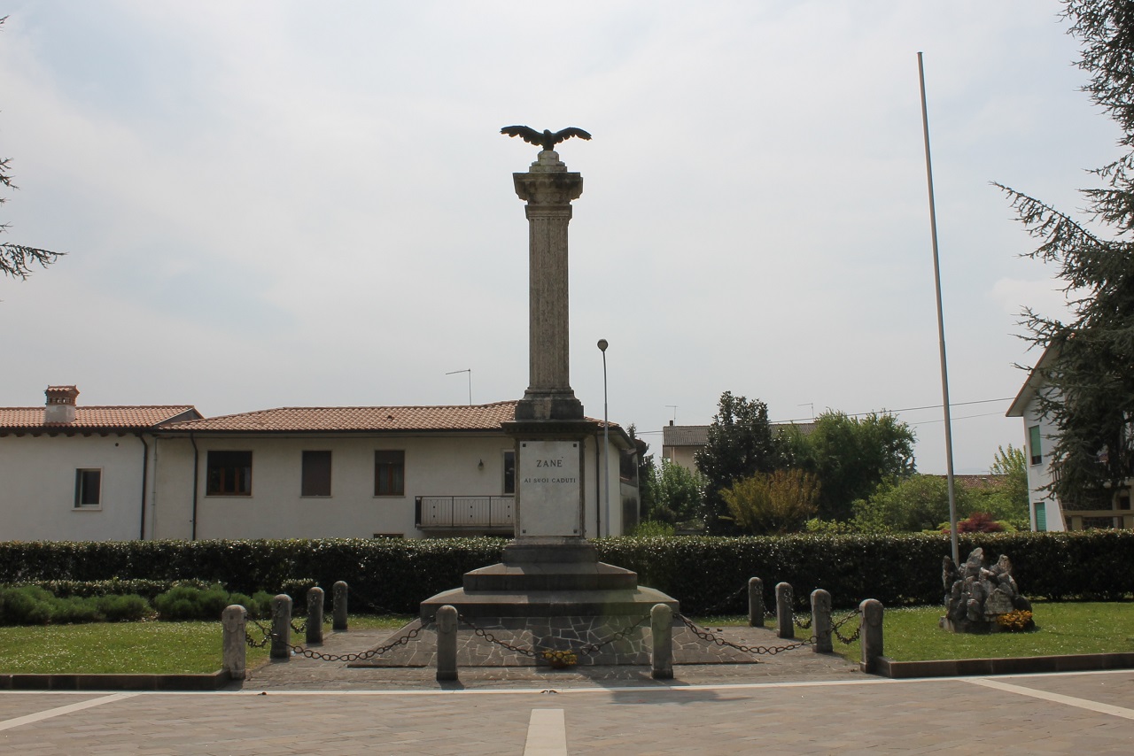 allegoria della Vittoria come aquila (monumento ai caduti - a colonna) di Ditta Cavallini (sec. XX)