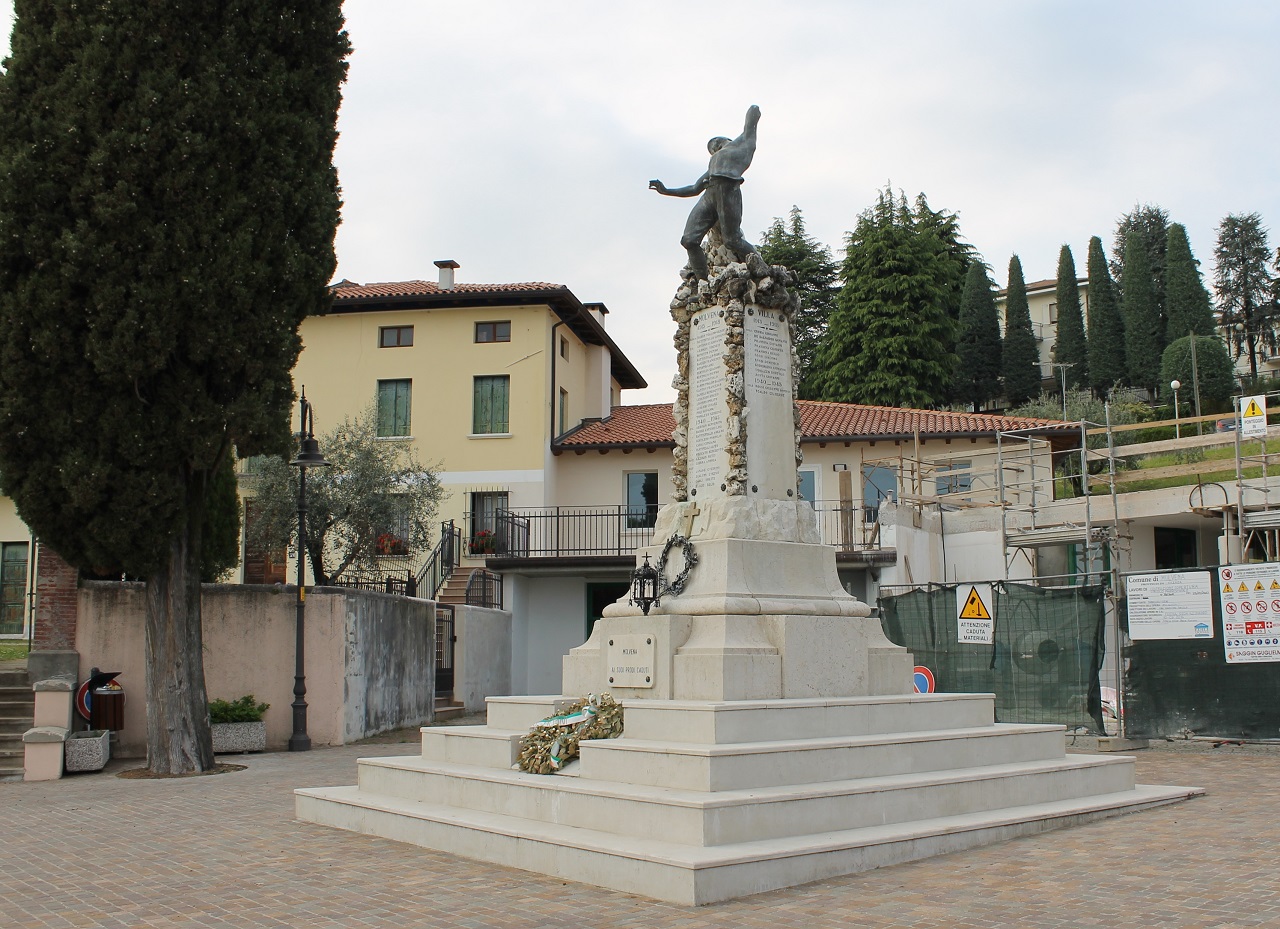 morte del soldato (monumento ai caduti - a cippo) di Caldana Egisto (sec. XX, sec. XX)