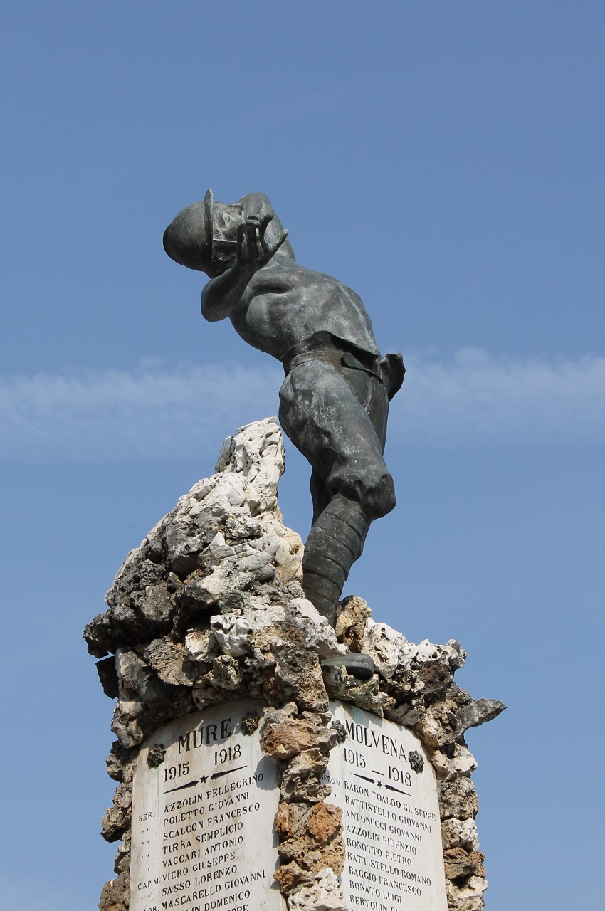 morte del soldato (monumento ai caduti - a cippo) di Caldana Egisto (sec. XX, sec. XX)