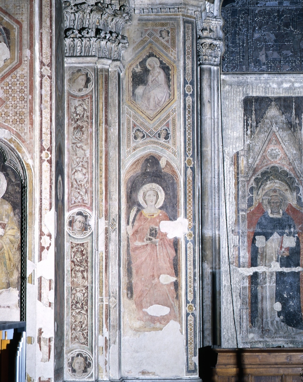 Madonna annunciata/ Santa Caterina d'Alessandria (dipinto murale) - scuola fiorentina (inizio sec. XV)