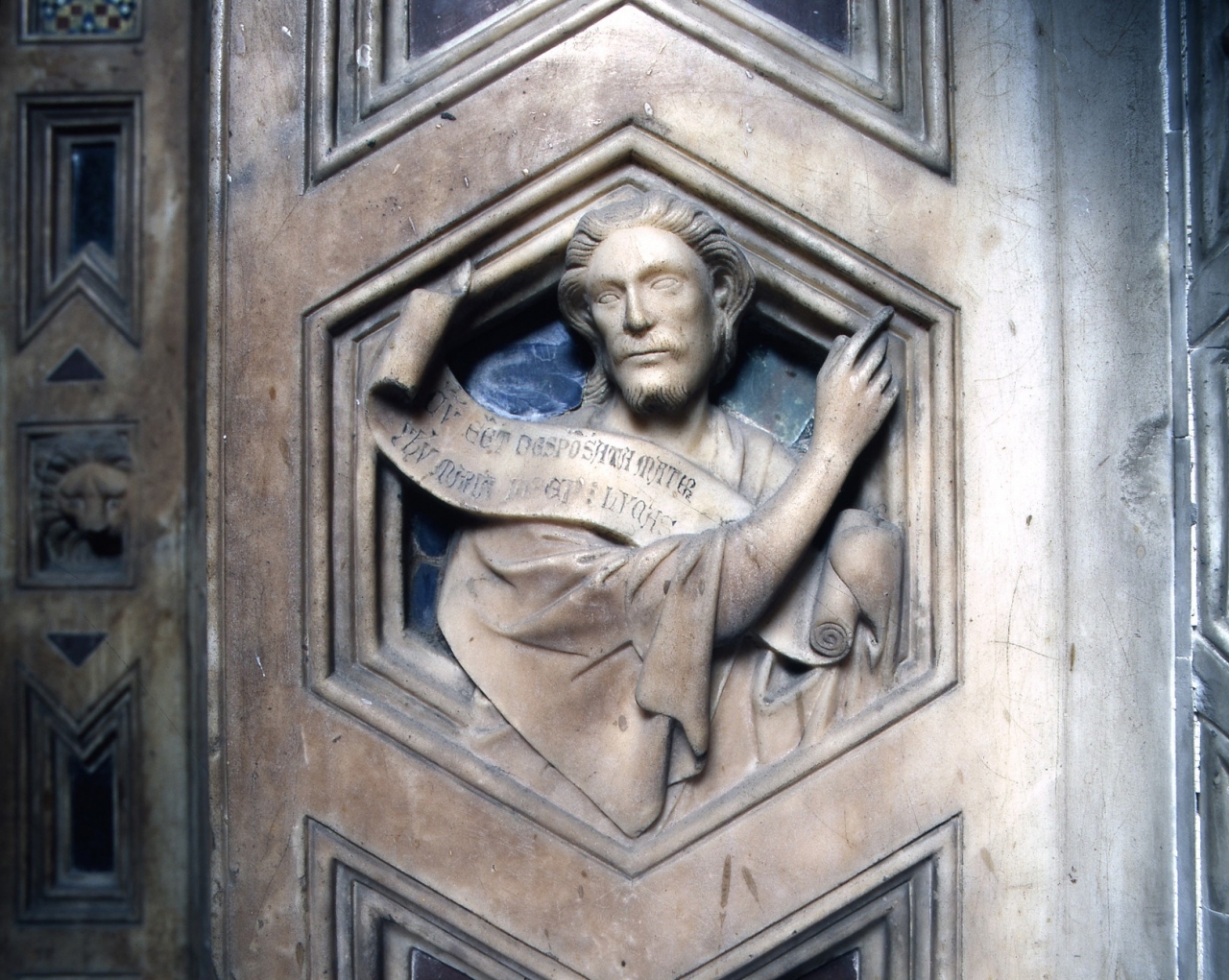 San Luca (rilievo) di Andrea di Cione detto Andrea Orcagna (e aiuti) (sec. XIV)