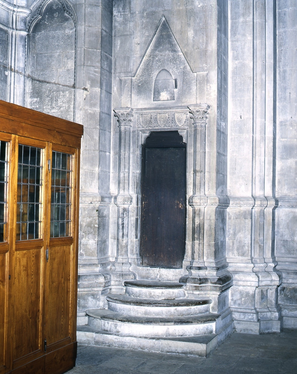 portale architravato di Neri di Fioravante, Guidi Jacopo di Piero, Talenti Francesco (sec. XIV)