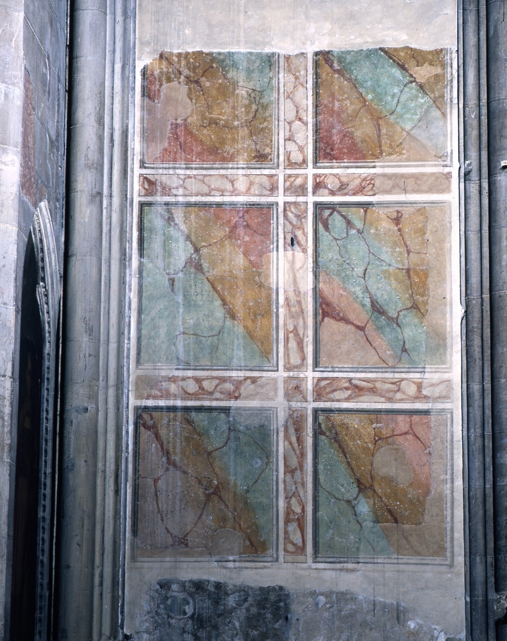 motivo decorativo a finto marmo (dipinto murale, frammento) - ambito fiorentino (inizio sec. XV)