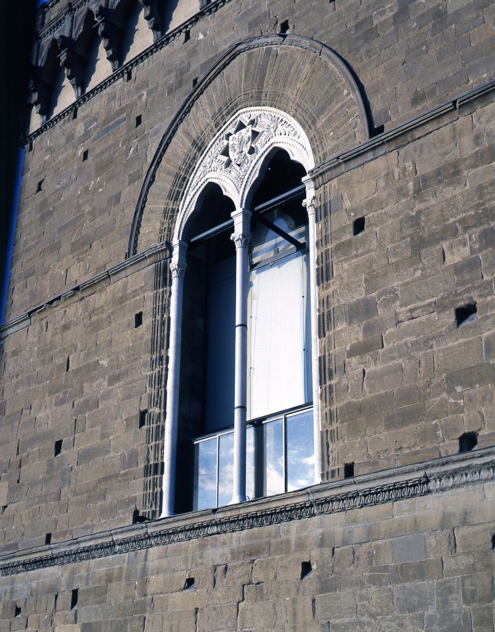 stemma della città di Firenze (bifora) - manifattura fiorentina (ultimo quarto sec. XIV)