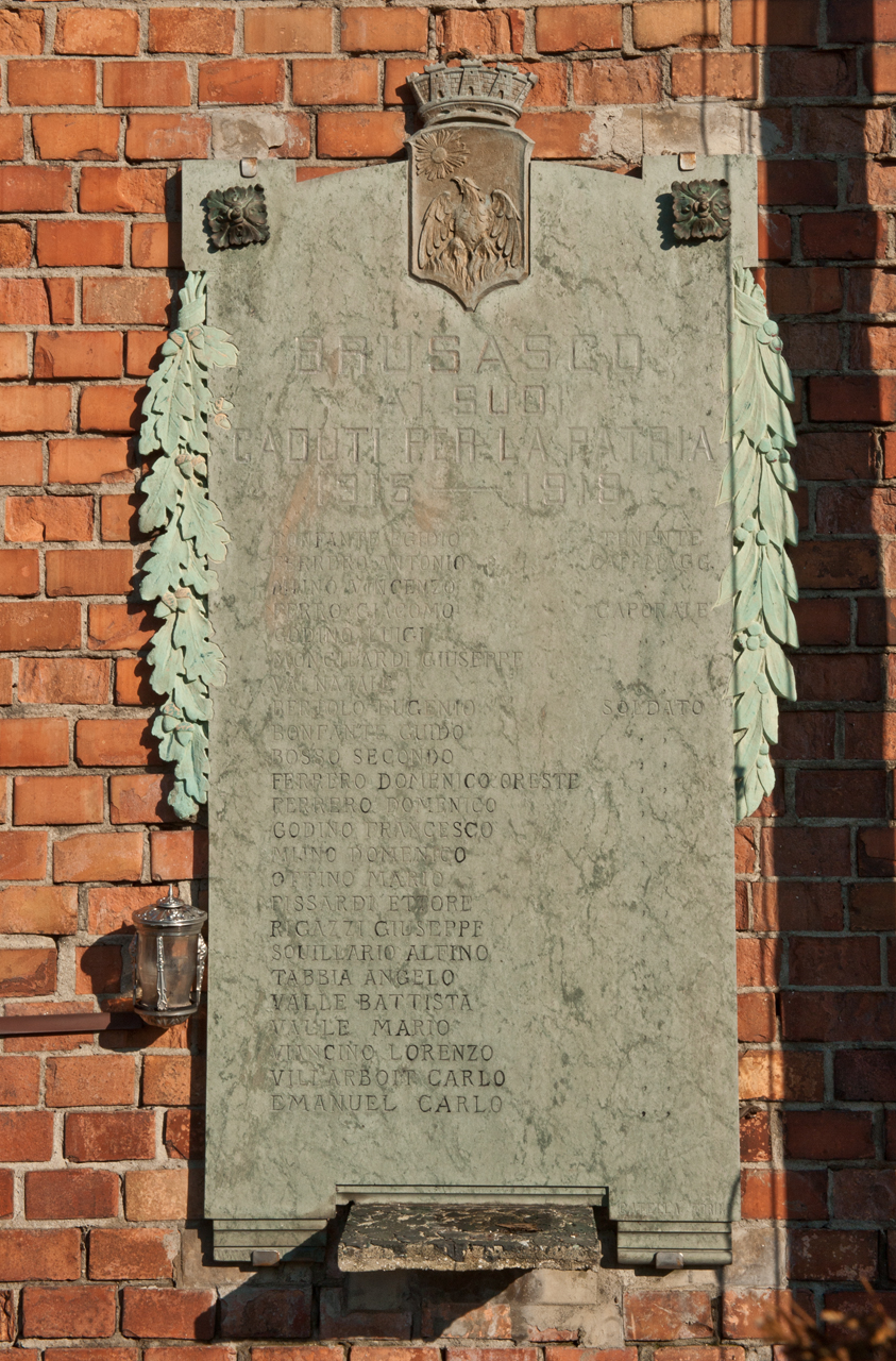 soggetto assente (lapide commemorativa ai caduti) di Catella Fratelli Ditta (primo quarto sec. XX)