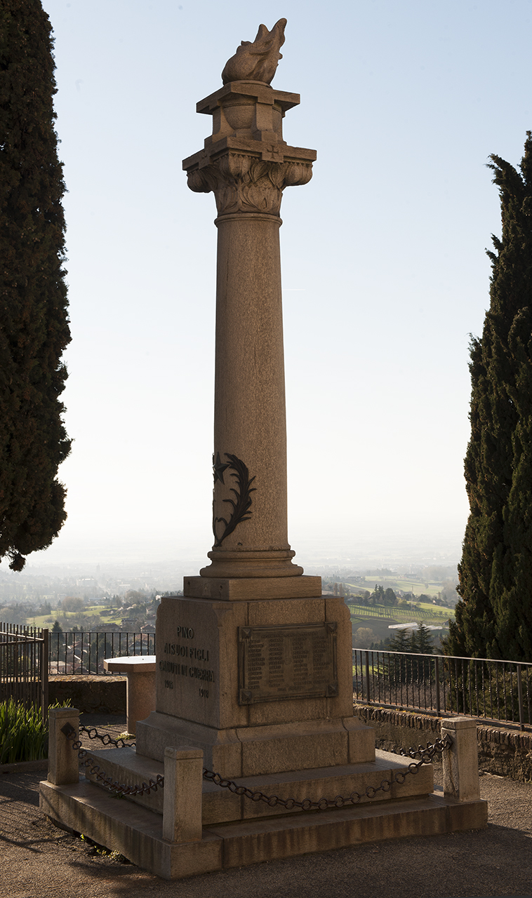 vaso con fiamma (monumento ai caduti - a colonna) - ambito piemontese (primo quarto sec. XX)