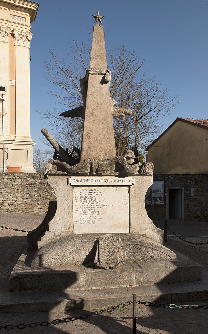 allegoria della Vittoria, figura di soldato in combattimento (monumento ai caduti - ad obelisco) - ambito piemontese (primo quarto, metà sec. XX, sec. XX)