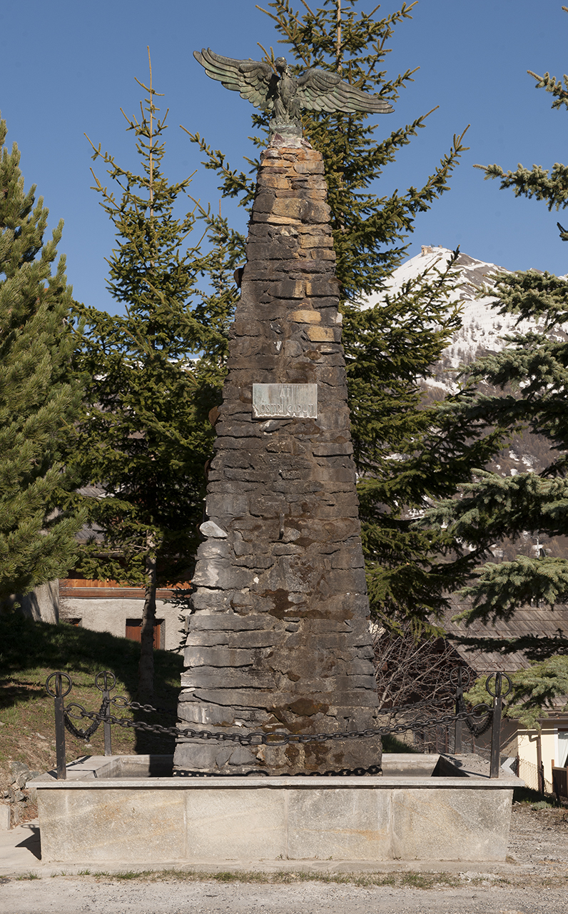 allegoria della Vittoria come aquila (monumento ai caduti - ad obelisco) - ambito piemontese (metà sec. XX)