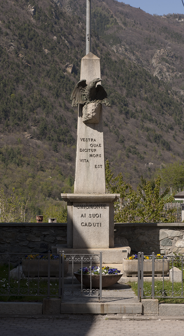 allegoria della Vittoria come aquila (monumento ai caduti - ad obelisco) di Sacco G (secondo quarto, metà sec. XX, sec. XX)