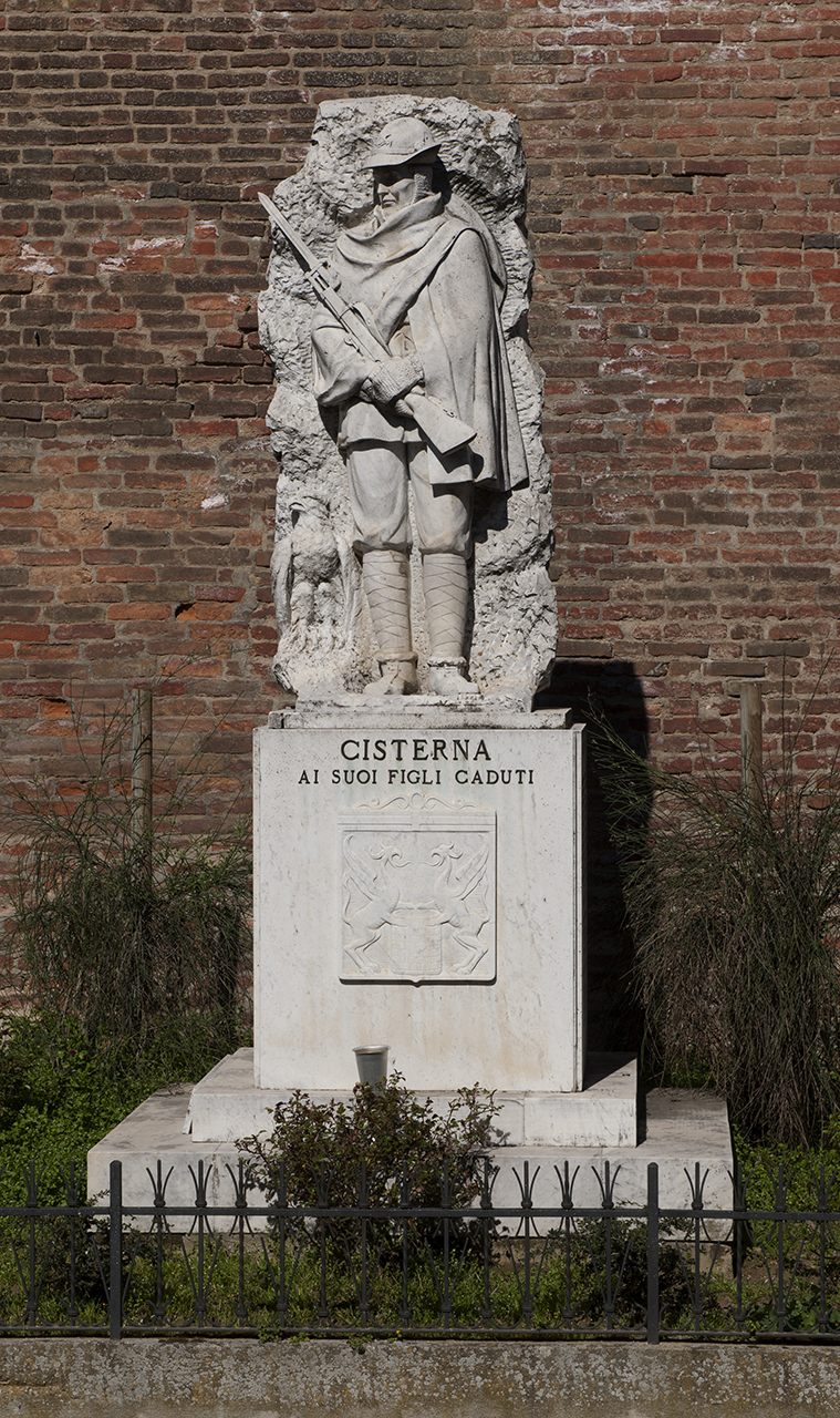 figura di soldato: alpino, allegoria della Vittoria come aquila (monumento ai caduti - a cippo) - ambito piemontese (metà sec. XX)