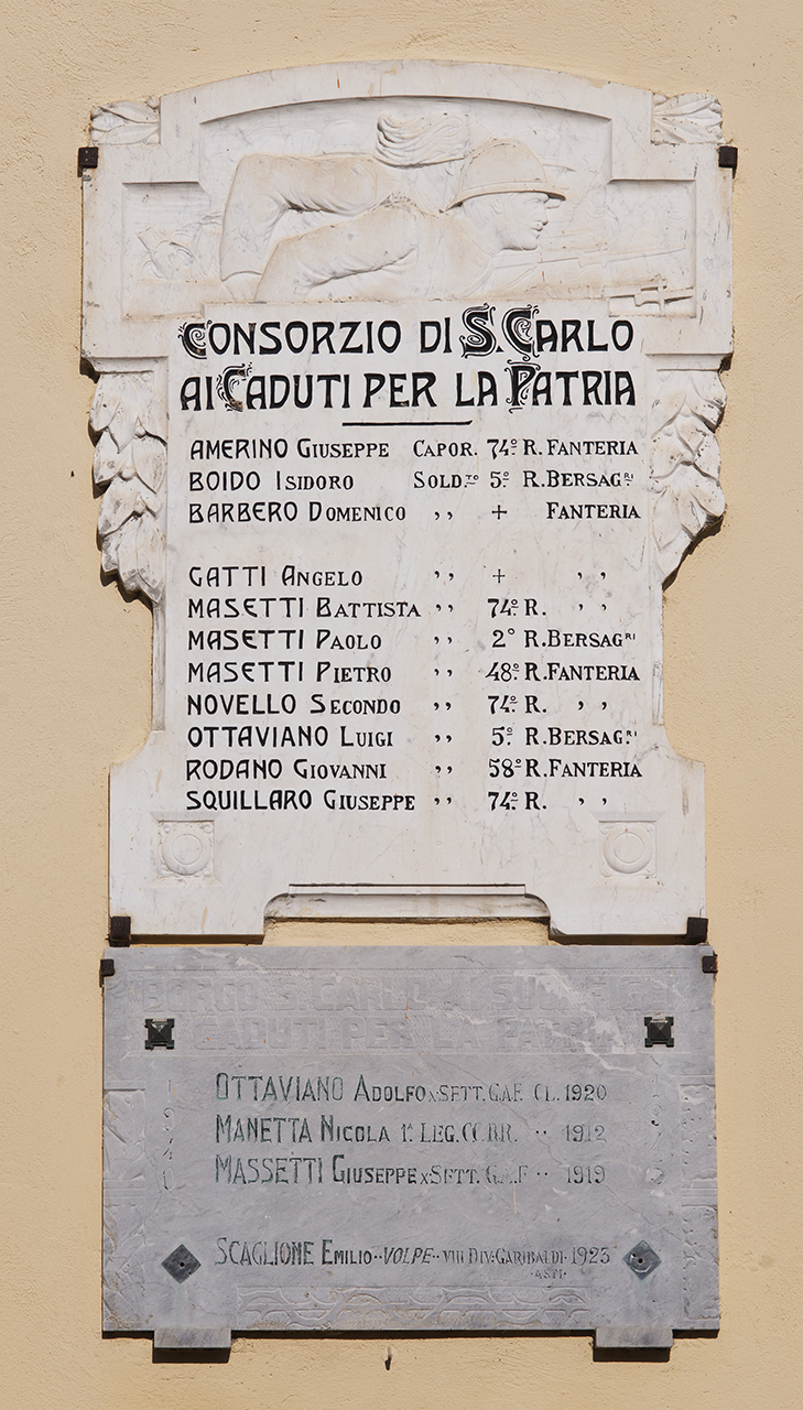 soldati in combattimento (lapide commemorativa ai caduti) di Borello Giovanni (primo quarto sec. XX)