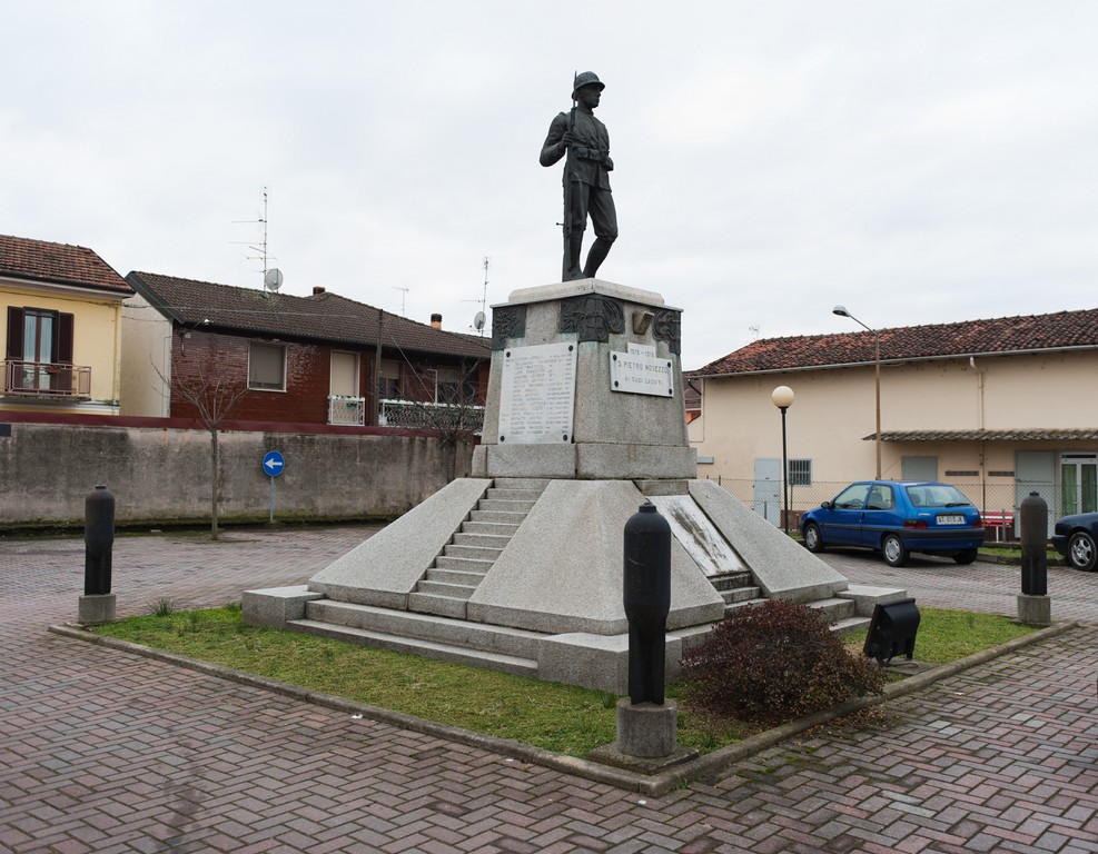 figura di soldato: fante (monumento ai caduti - a cippo) - ambito piemontese (primo quarto, metà sec. XX, sec. XX)