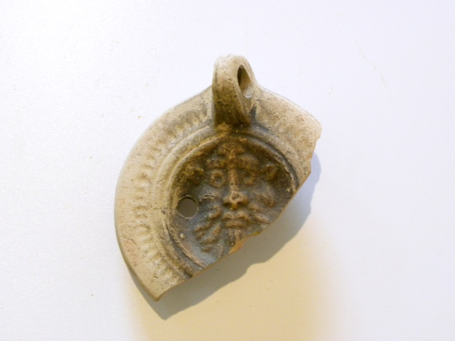 lucerna/ frammento (II d.C/ III d.C)