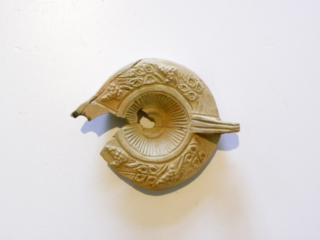 lucerna/ frammento (II d.C/ III d.C)