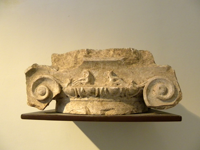 capitello (fine IV a.C)