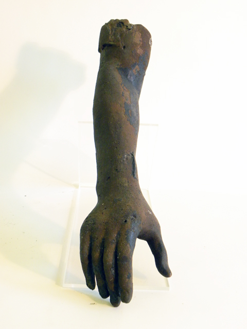 statua/ braccio e mano destra (Eta' romana imperiale)