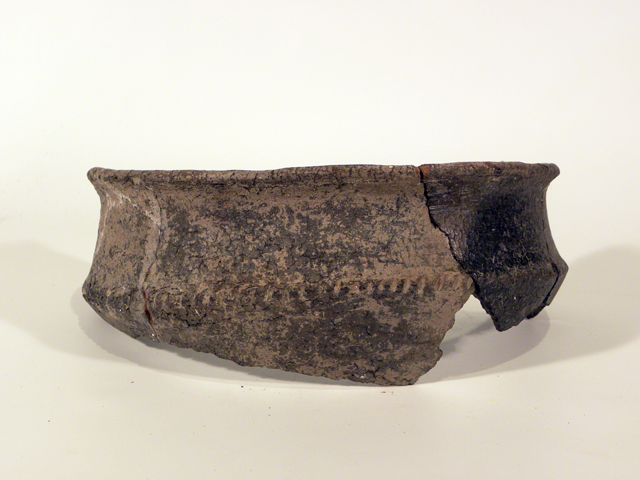 ciotola/ frammenti (inizio Eta' del ferro)