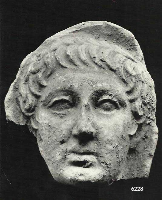 offerente "velato capite" (testa, Comella - Stefani, tipo A1 II, terrecotte votive) (III a.C)