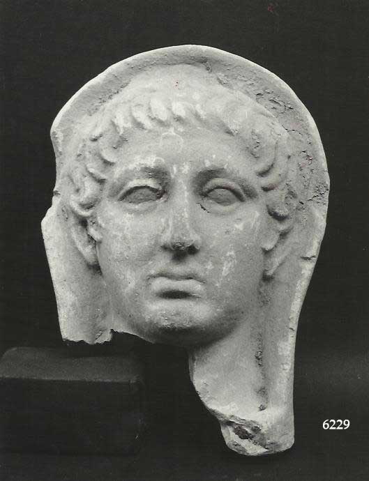 offerente "velato capite" (testa, Comella - Stefani, tipo A1 II, terrecotte votive) (III a.C)