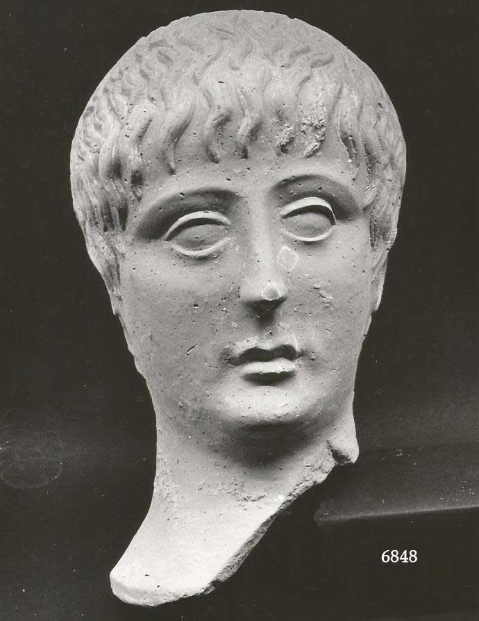 offerente "apert capite" (testa, Comella, A III, terrecotte votive) (prima metà III a.C)