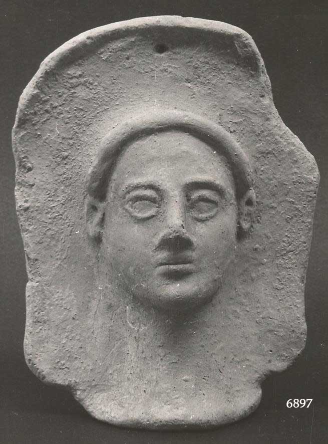 offerente "velato capite" (testa, Marinucci, L III a1a1 1 (X V 1a1 1), terrecotte votive) (fine IV a.C)