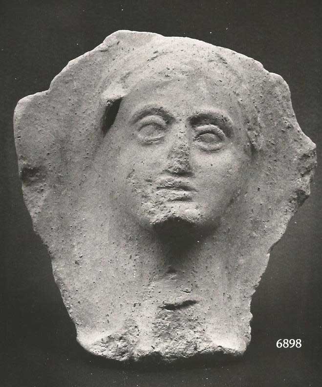 offerente "velato capite" (testa, Marinucci, L III a1a1 2 (α V 1a1 2), terrecotte votive) (fine IV a.C)