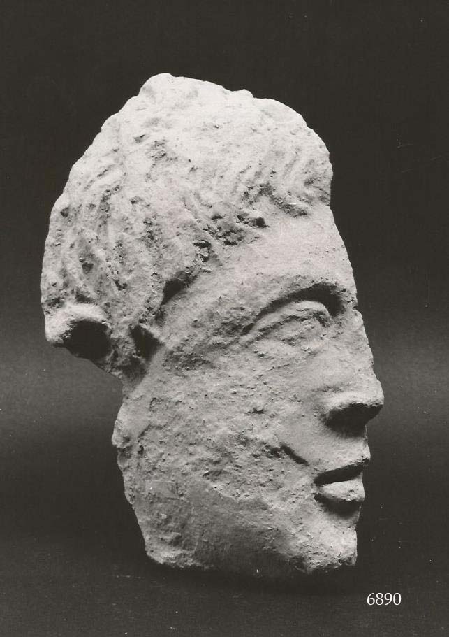 offerente "velato capite" (mezza testa, Marinucci, mt. A VIIIa1, terrecotte votive) (III-II a.C)